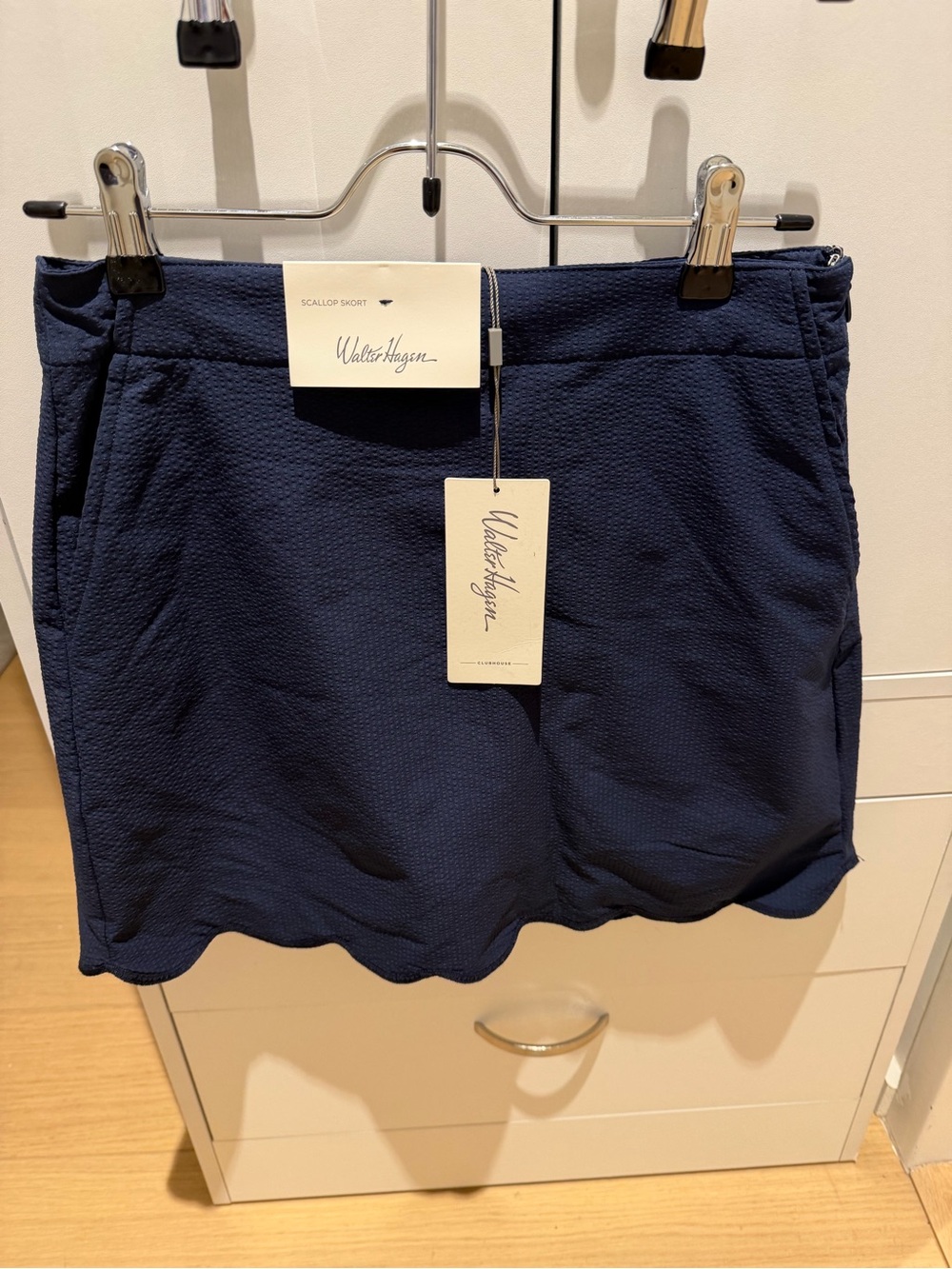 Walter Hagen Women's Navy Scallop Hem Golf Skirt - size 2